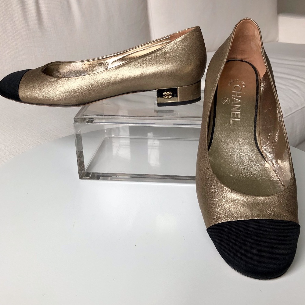 Chanel C9456 Round Toe Cc Metal Logo Ballet Flats